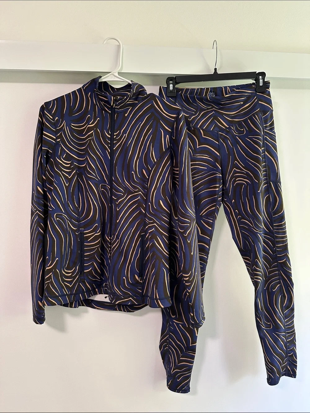 J.McLaughlin Wave-Print Zip Jacket  & Leggings Set